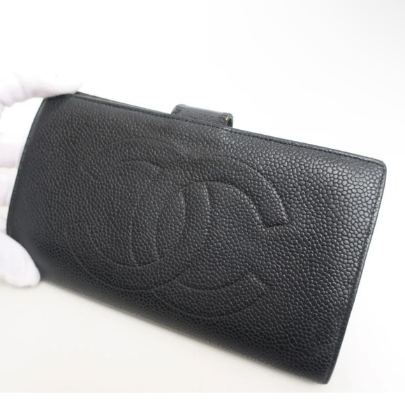 CHANEL caviar large CC long bifold wallet with front snap closure. - Picture 3 of 6